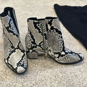Calvin Klein snake, print booties 6.5